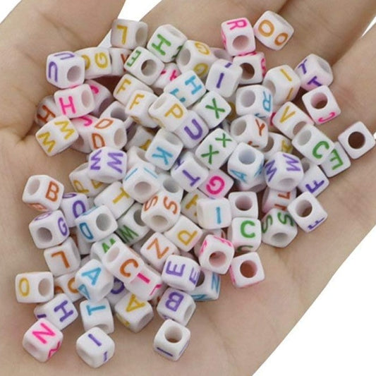 Harf Desenli Delikli Karışık Renkli Küp Boncuk (500gram)