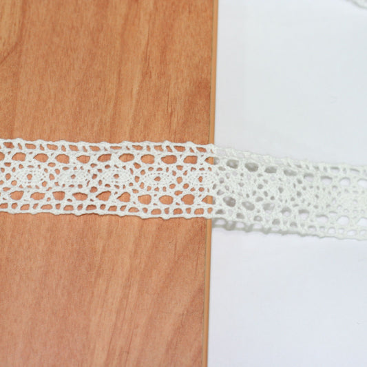 23mm Width White Cotton Intermediate Lace (34514)