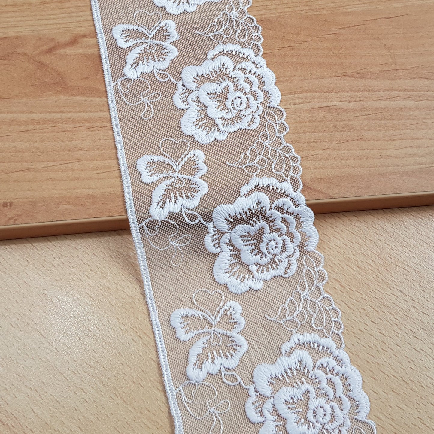 Powder Tulle Scallop (18015)