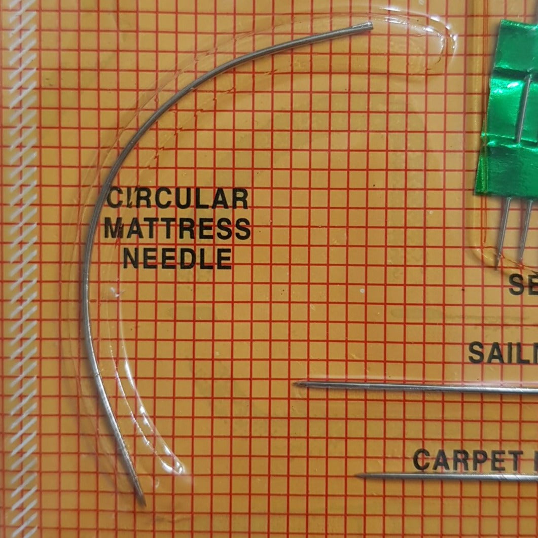 Dikiş iğnesi seti. 26 adet iğne ve iplik geçiricisiyle beraber