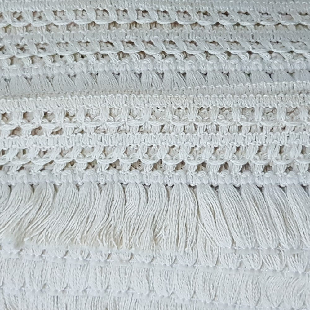 8 cm eninde üzeri desenli pamuk püskül saçak. ( 5 metre top halinde )