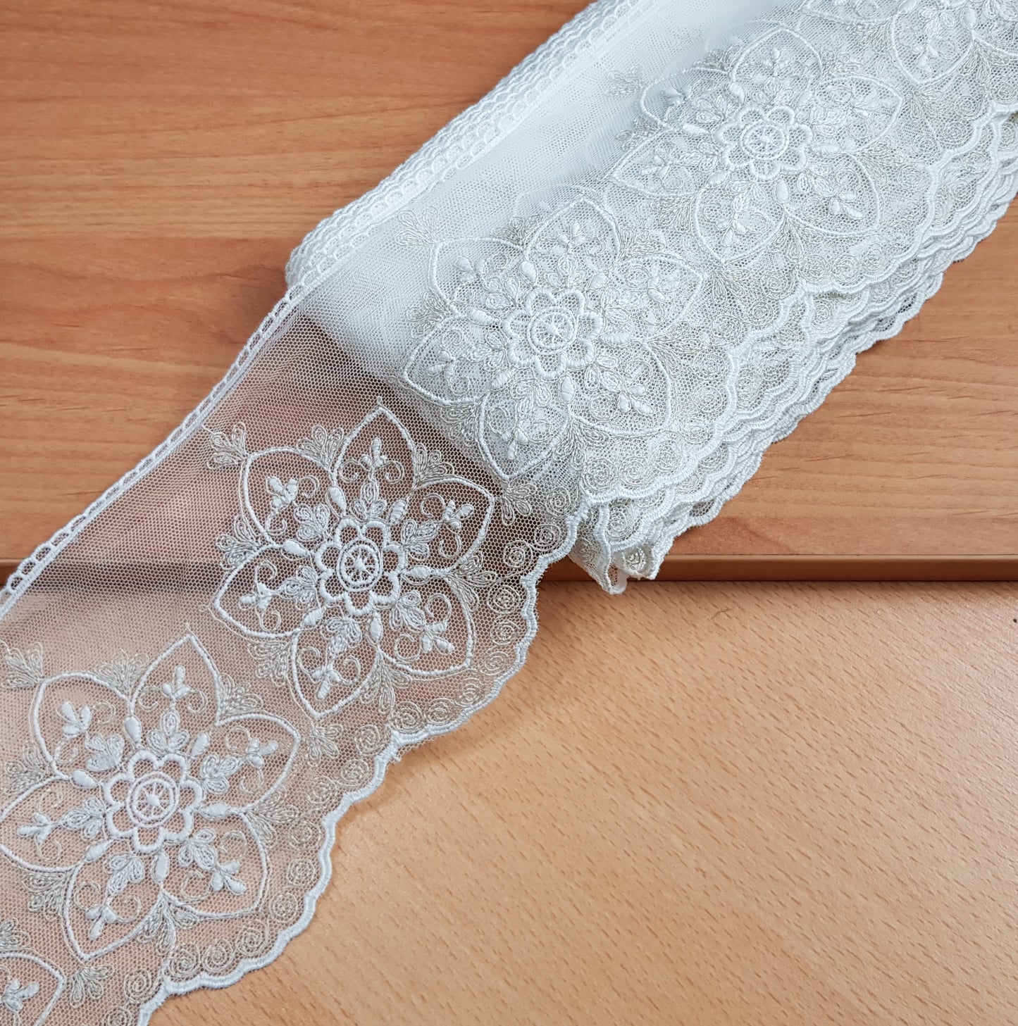 Double Color Cream Beige Tulle Scalloped (22184)