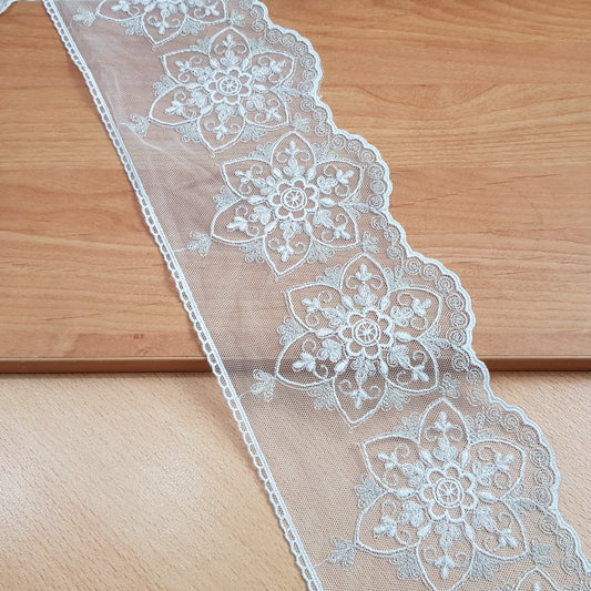 Double Color Cream Beige Tulle Scalloped (22184)