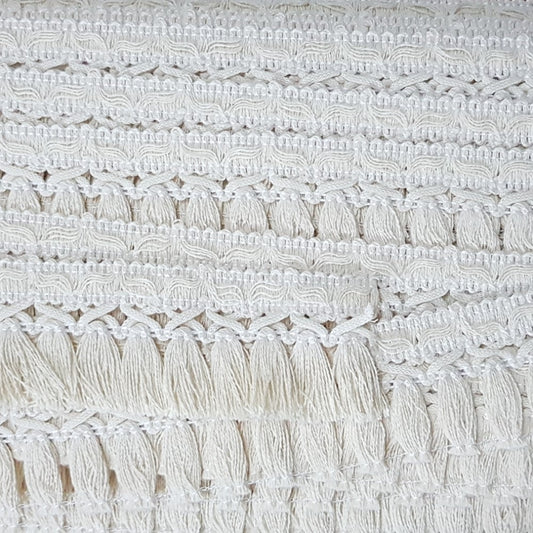 4,5 cm eninde desenli pamuk desenli saçak. ( 5 metre top halinde )