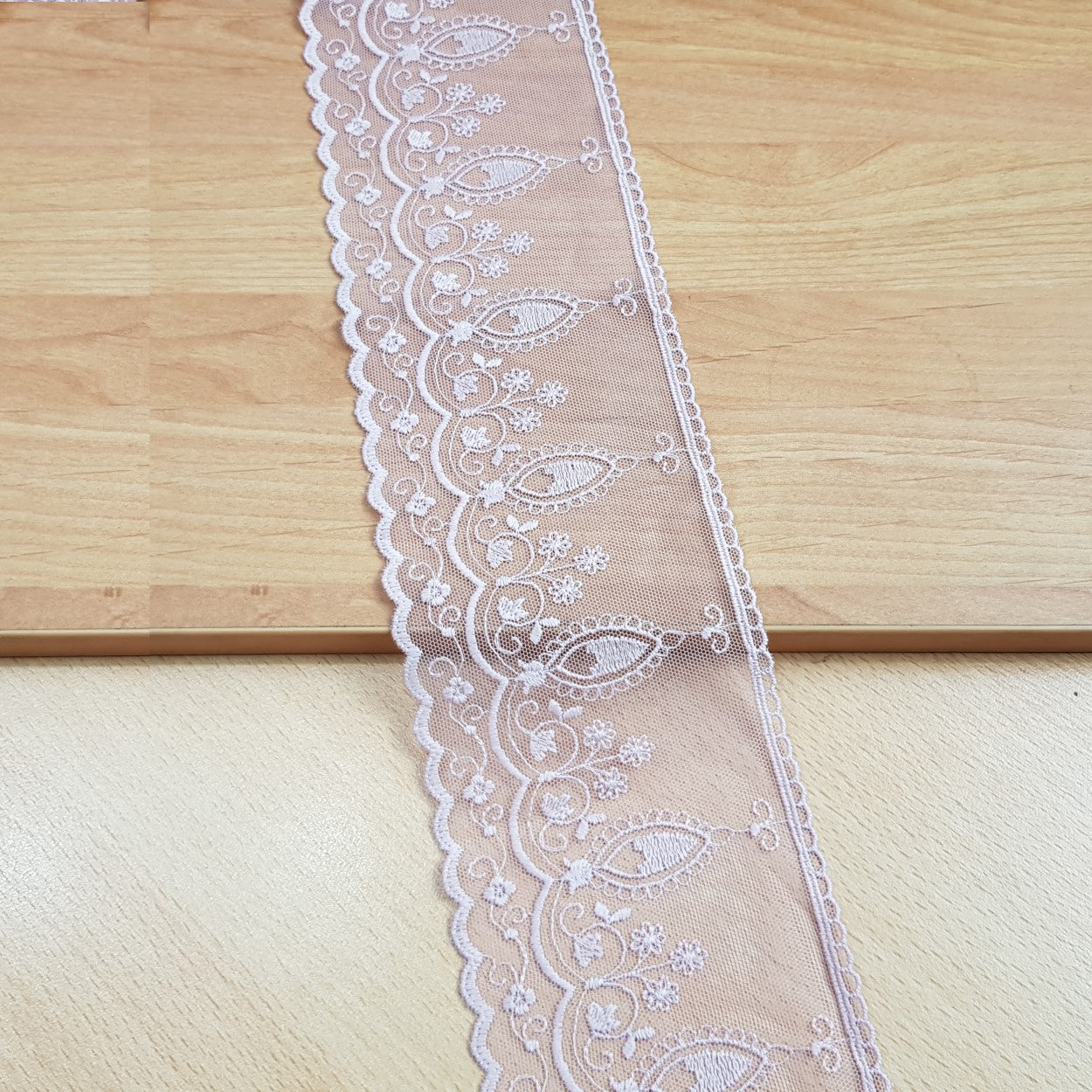 Powder Tulle Scalloped (22186)