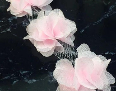 Ленточный шифоновый цветок в 9-метровом шаре.