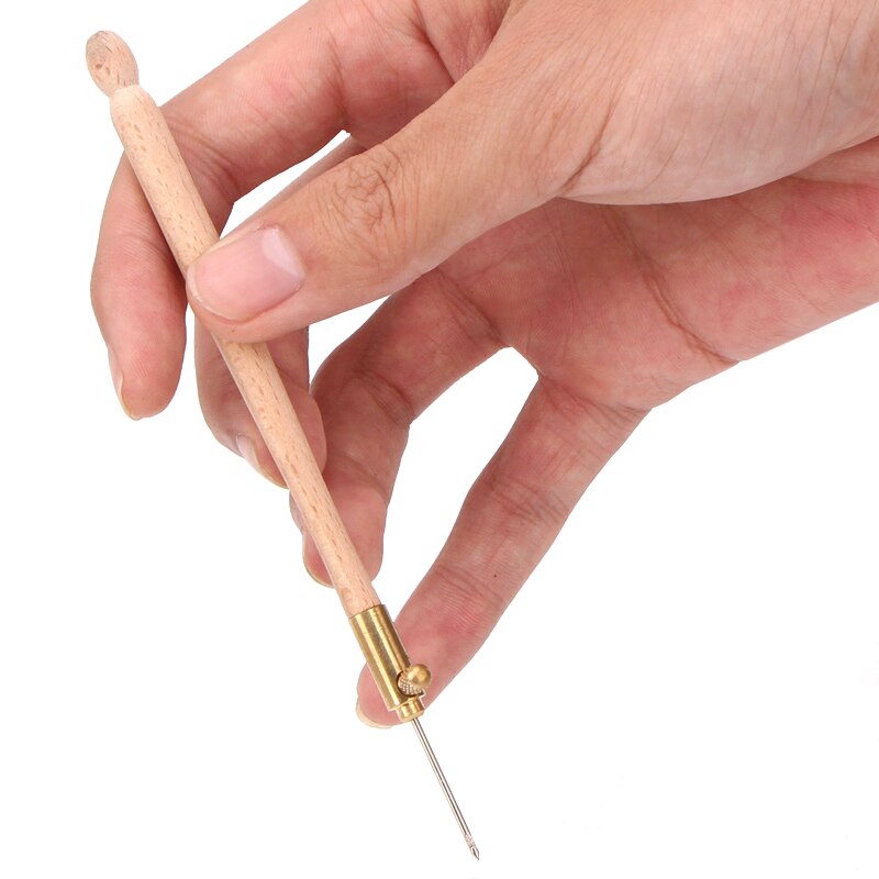 Крючок с деревянной ручкой